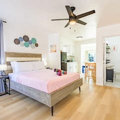 Bright Clearwater Waterfront Studio | Walk to Sand