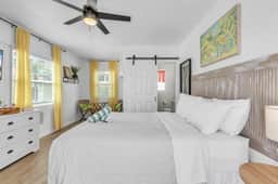 The Clearwater Beach Studio | Walk to Sand + Bikes - Image 2
