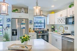 Treasure Island Condo | Beach + Shared Roof Deck - Image 3
