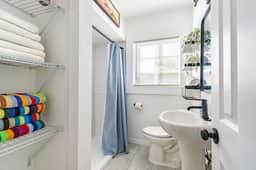 Clearwater Bungalow Oasis – 2 Blocks to Beach - Image 4