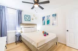 Clearwater Bungalow Oasis – 2 Blocks to Beach - Image 2