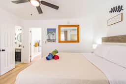 Clearwater Bayfront Condo | Walk to Beach + Bikes! - Image 5