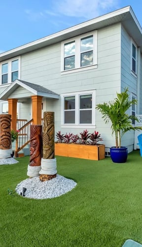 Tiki House Sandy Toes Escape exterior