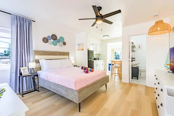 Bright Clearwater Waterfront Studio | Walk to Sand - Image 1