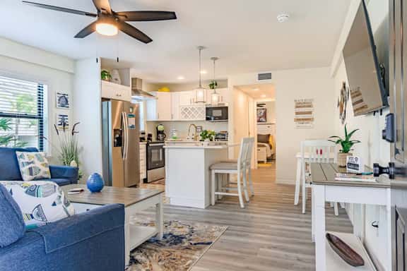 Treasure Island Condo | Beach + Shared Roof Deck - Image 1