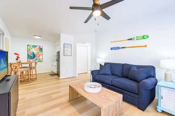 Clearwater Bungalow Oasis – 2 Blocks to Beach - Image 1