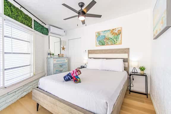 Clearwater Coastal Condo | Walk to beach + Bikes! - Image 1