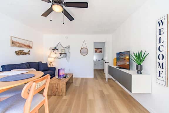 Clearwater Bayfront Condo | Walk to Beach + Bikes! - Image 1