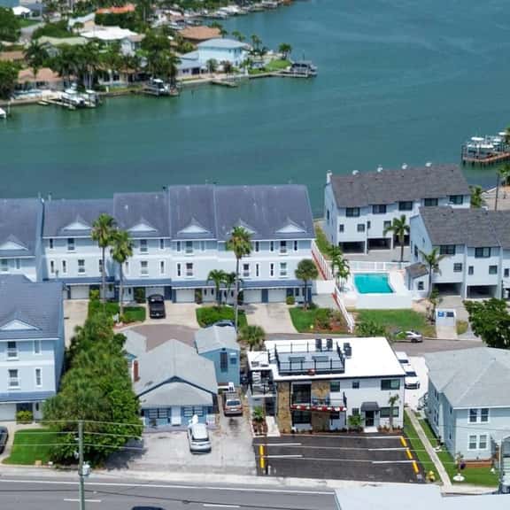 Treasure Island Beach Getaway | Shared Roof Deck - Image 1