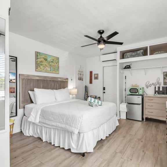 The Clearwater Beach Studio | Walk to Sand + Bikes - Image 1