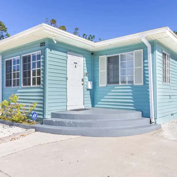 Sunny 2/1 Condo Close to Clearwater Beach - Image 1