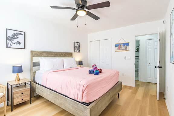 Beachy Clearwater Condo | Walk to Beach + Bikes! - Image 2