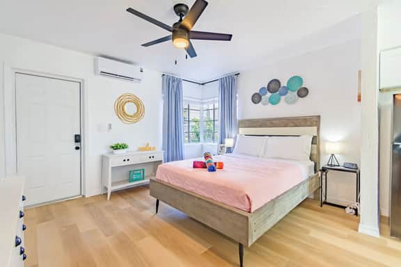 Bright Clearwater Waterfront Studio | Walk to Sand - Image 5