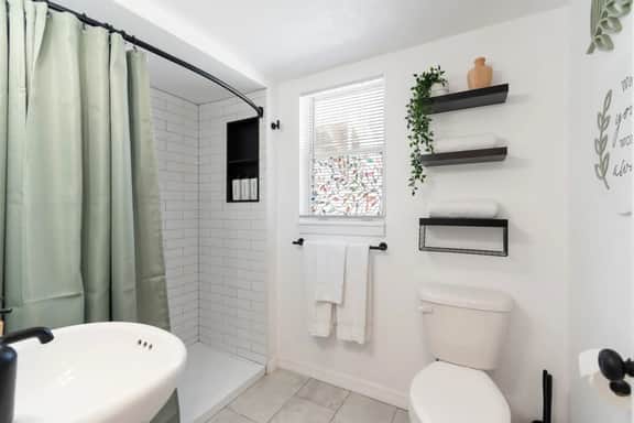Clearwater Condo | Steps to Beach + Bikes & Kayaks - Image 4