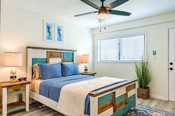 Treasure Island Apt w/ Rooftop Deck–Steps to Sand - Image 3