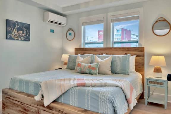 Tiki! Treasure Island condo near Beach + Hot Tub - Image 2