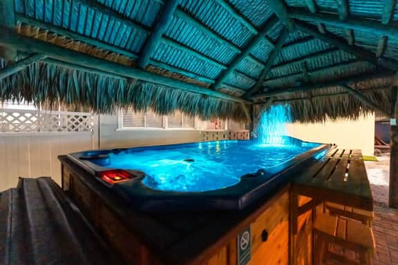 Tiki! Treasure Island condo near Beach + Hot Tub - Image 3