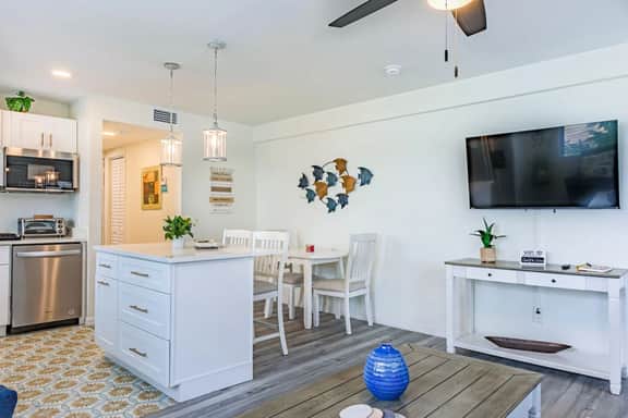 Treasure Island Condo | Beach + Shared Roof Deck - Image 5