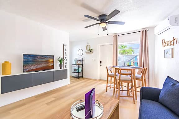 Clearwater Bayfront Condo | Walk to Beach + Bikes! - Image 2