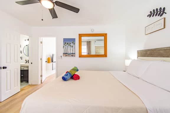 Clearwater Bayfront Condo | Walk to Beach + Bikes! - Image 5