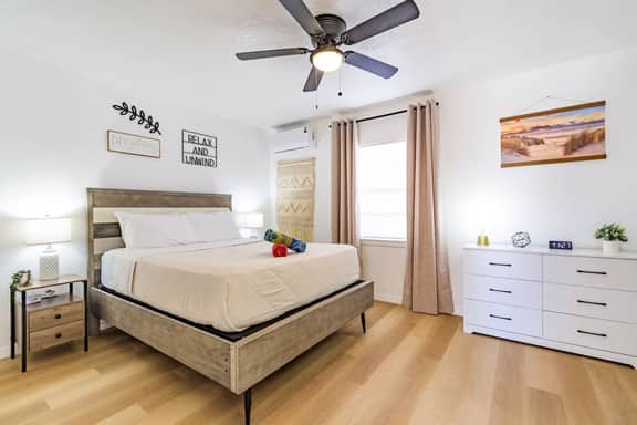 Clearwater Bayfront Condo | Walk to Beach + Bikes! - Image 4
